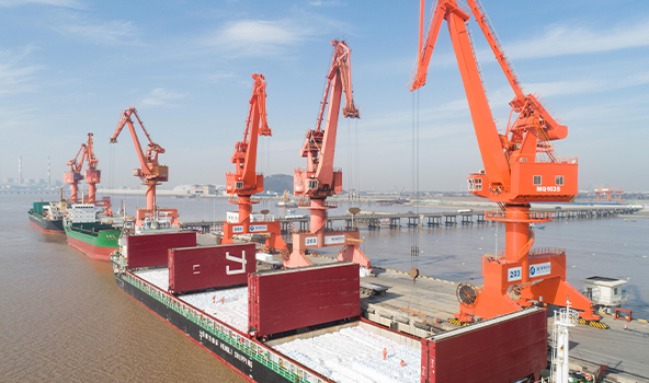 港口机械石墨铜套案例 | © 双诺轴承